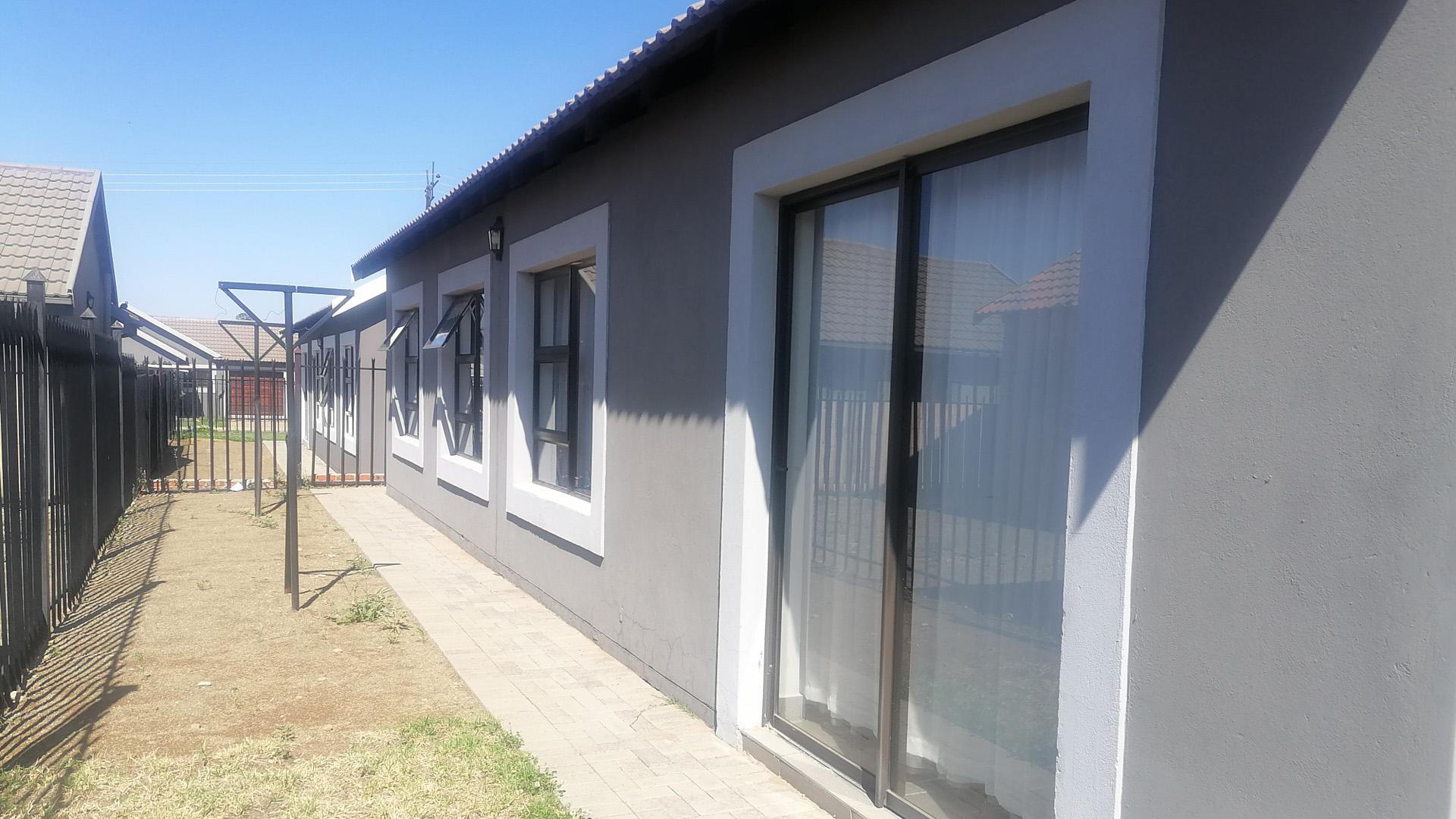 Backyard of property in Heidedal