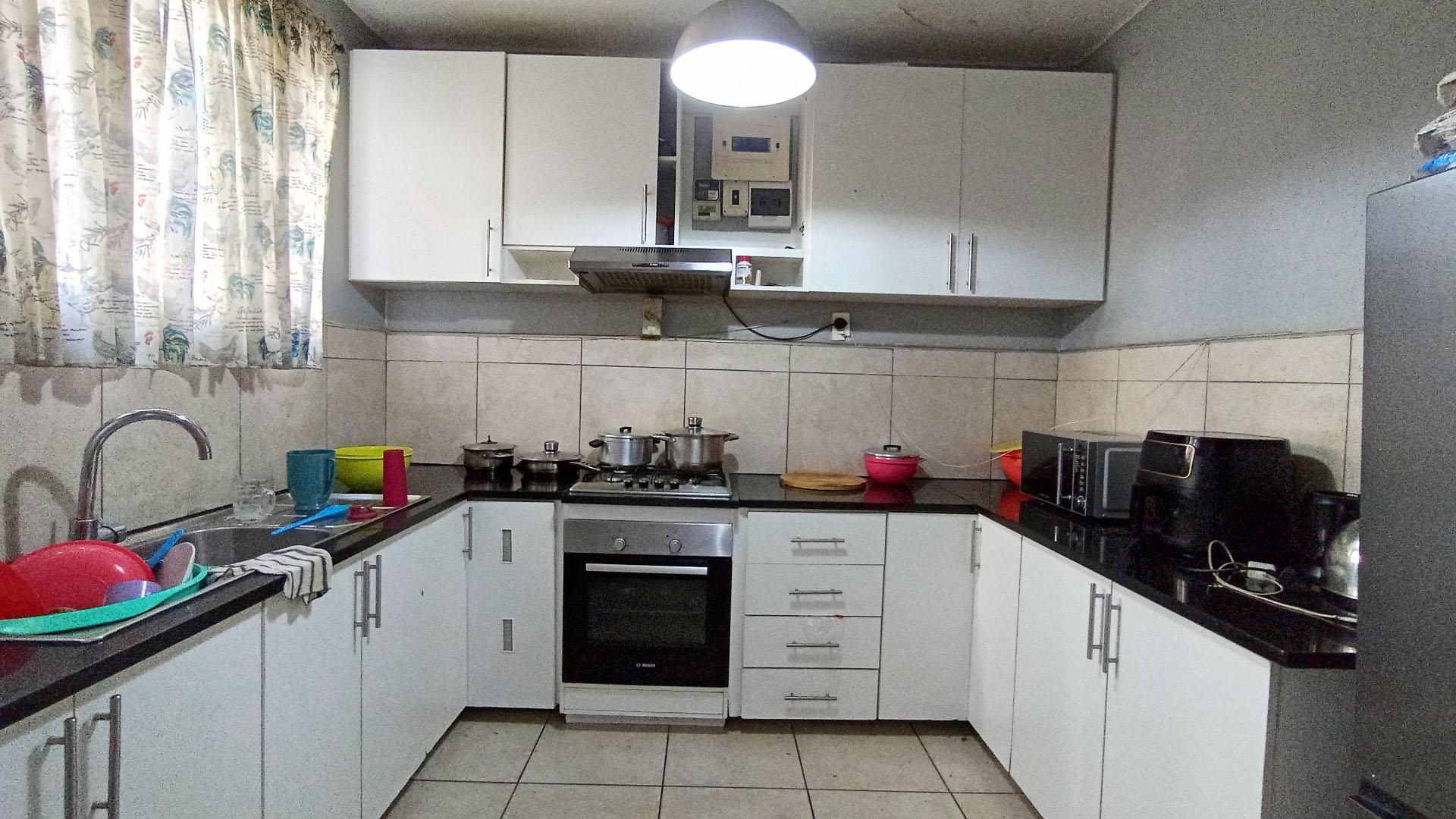 Kitchen - 10 square meters of property in Musgrave