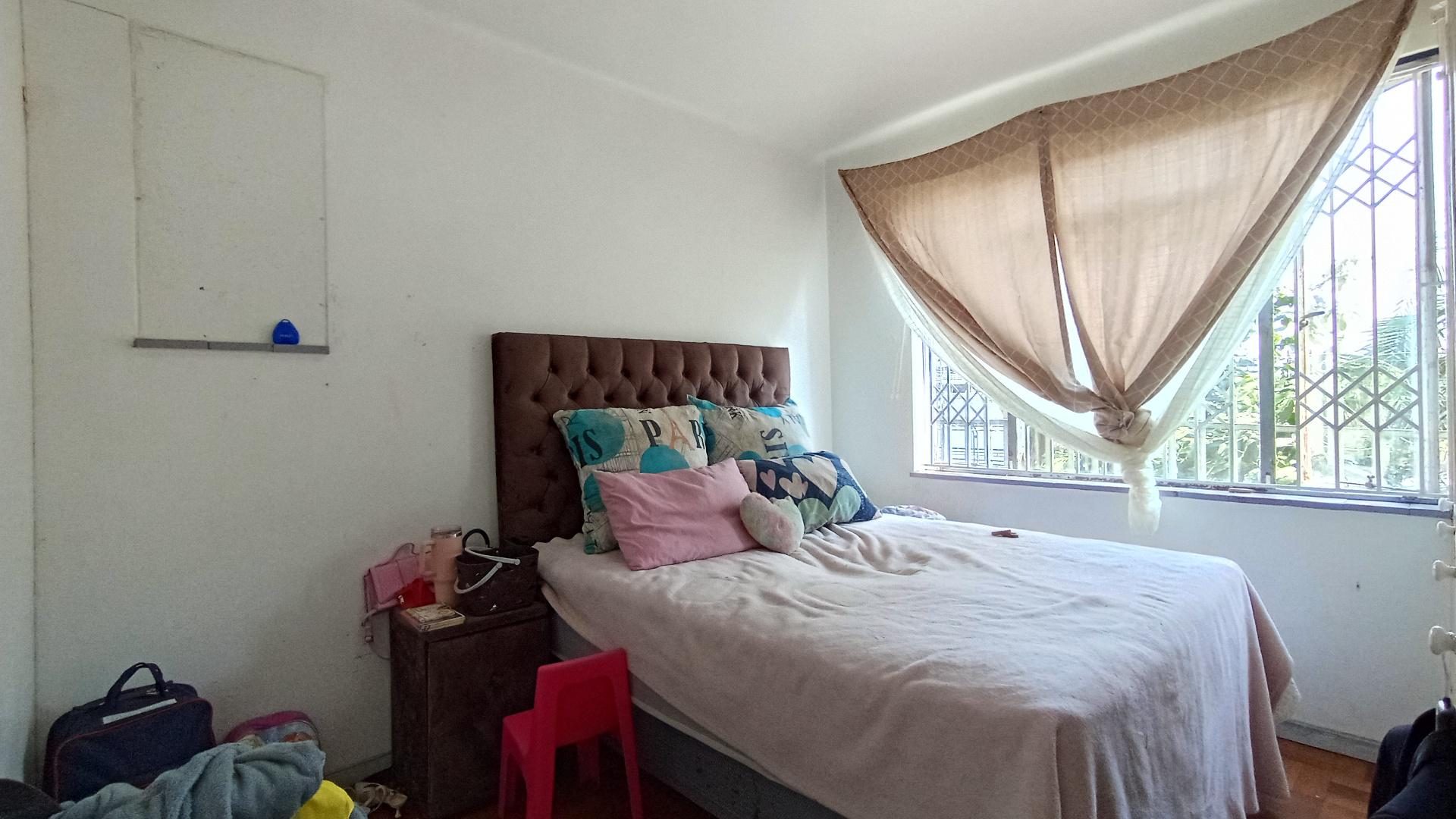 Bed Room 1 - 12 square meters of property in Musgrave