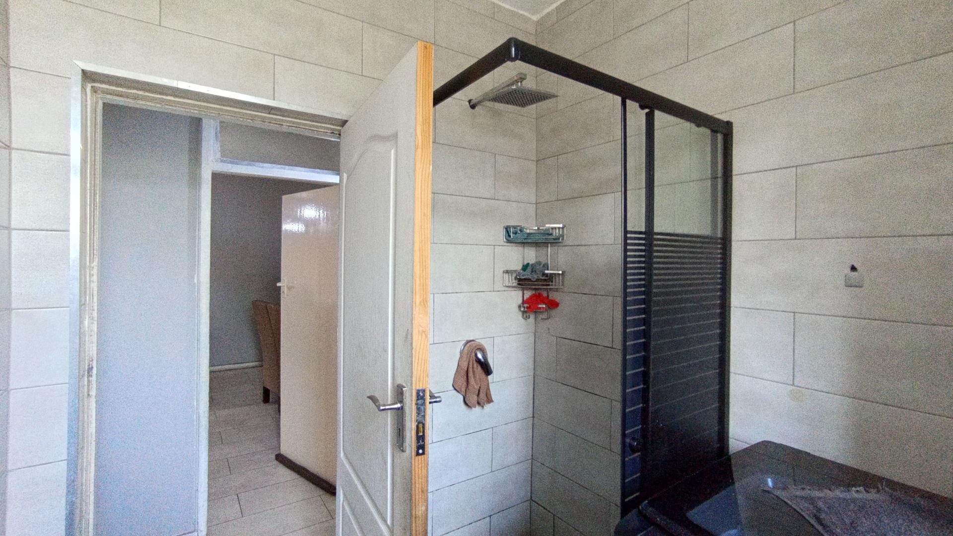 Bathroom 1 - 8 square meters of property in Musgrave