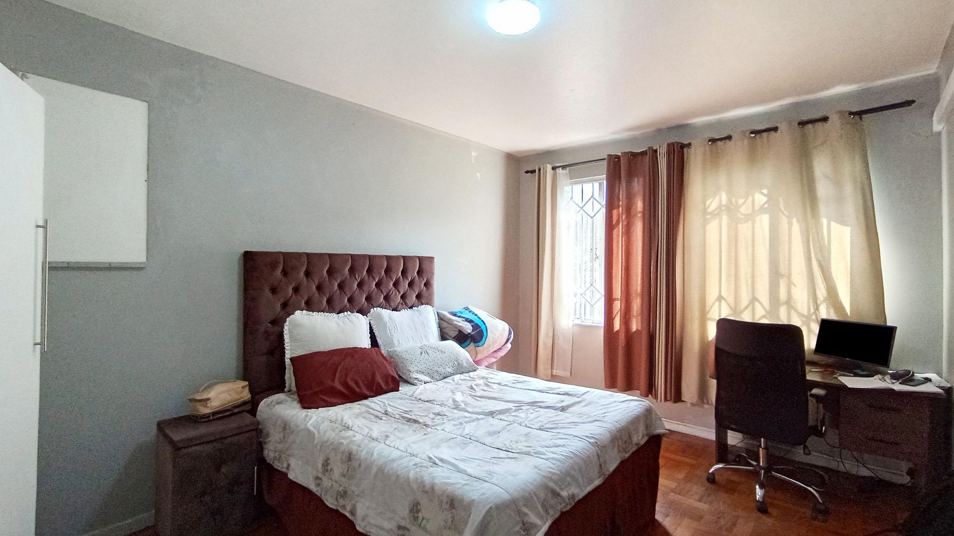 Bed Room 2 - 22 square meters of property in Musgrave