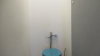 Bathroom 1 - 2 square meters of property in Killarney
