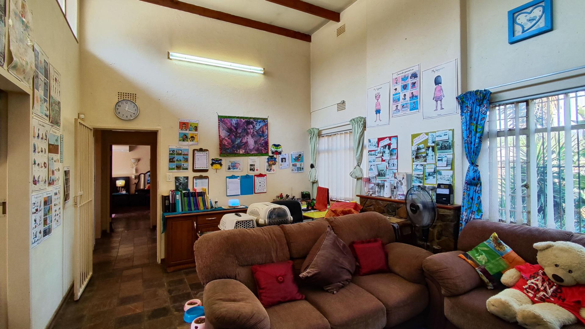 Lounges - 47 square meters of property in Selcourt