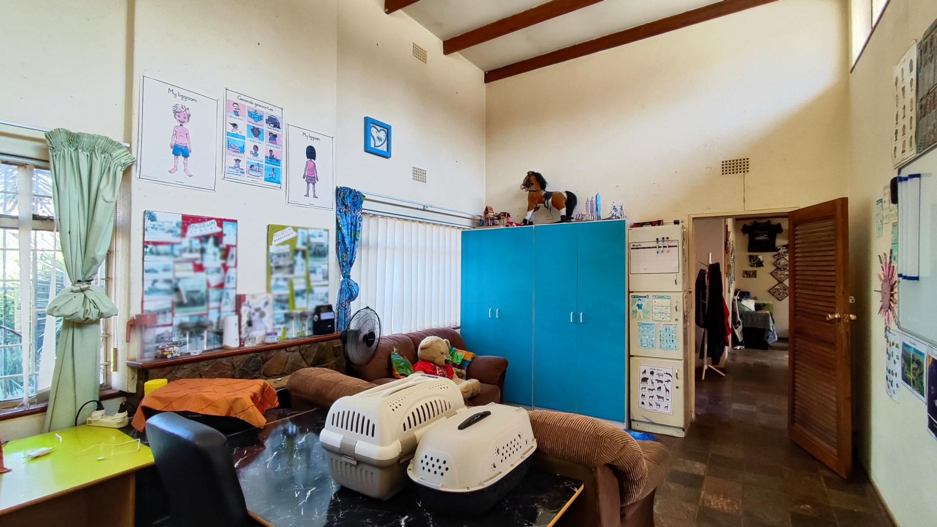 Lounges - 47 square meters of property in Selcourt