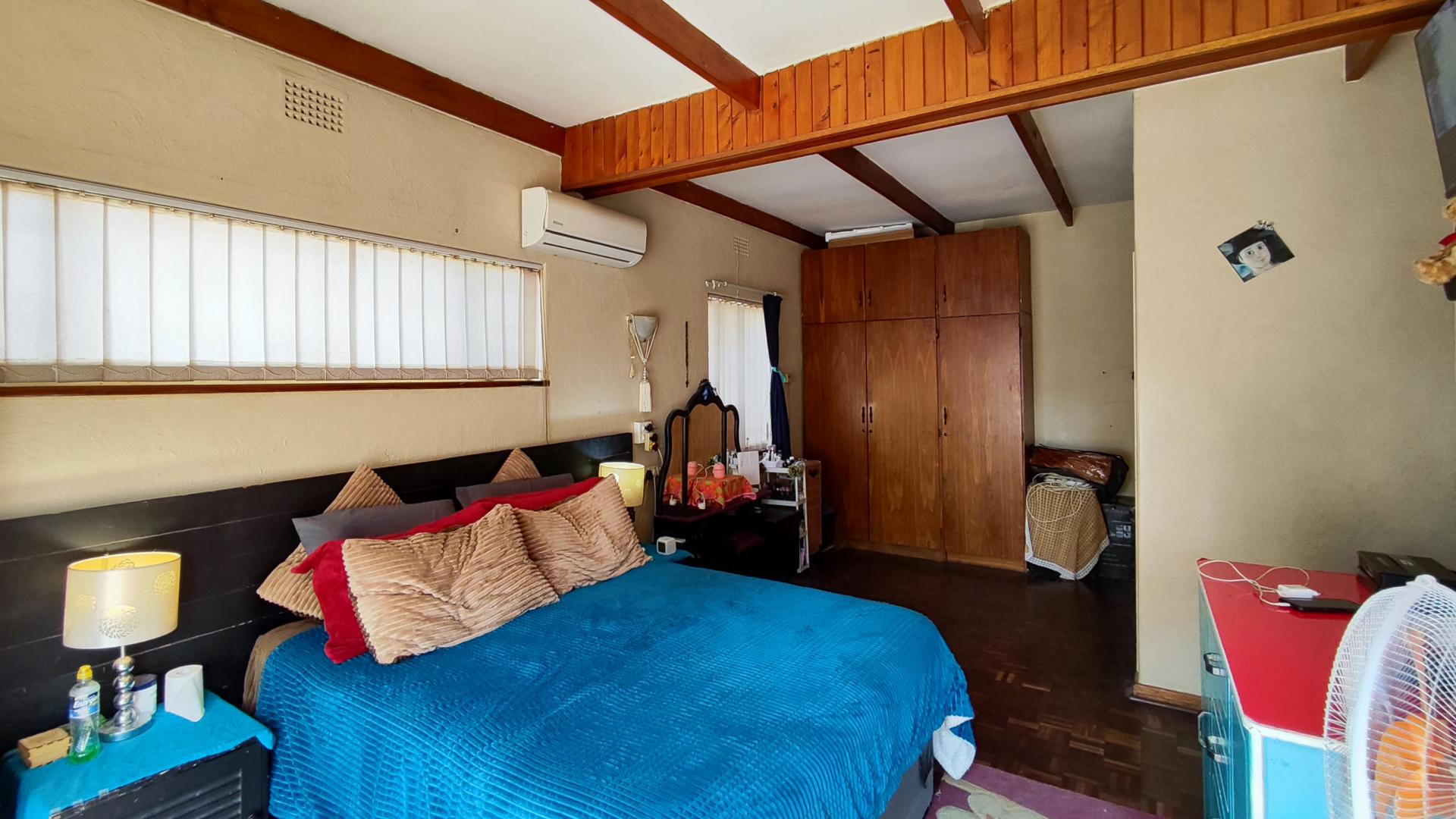 Main Bedroom - 29 square meters of property in Selcourt