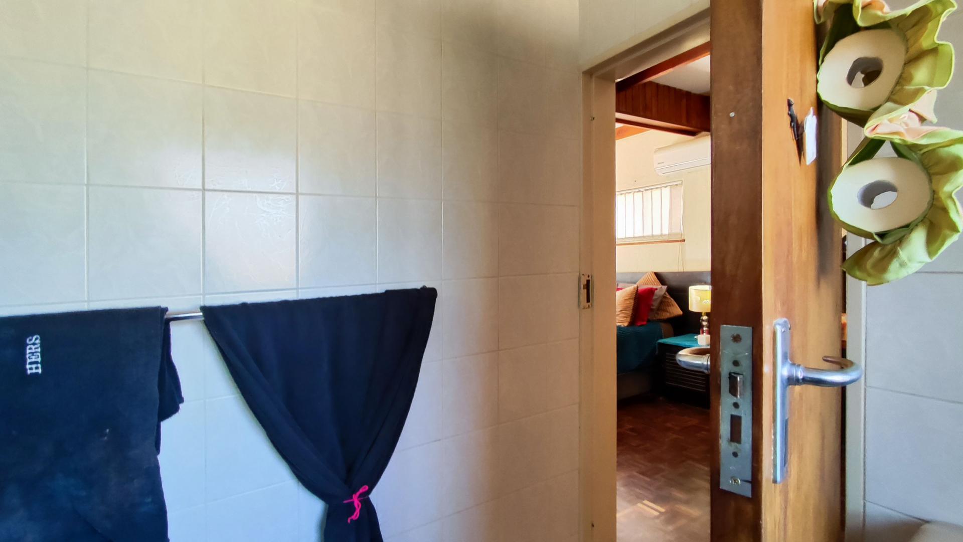 Main Bathroom - 5 square meters of property in Selcourt