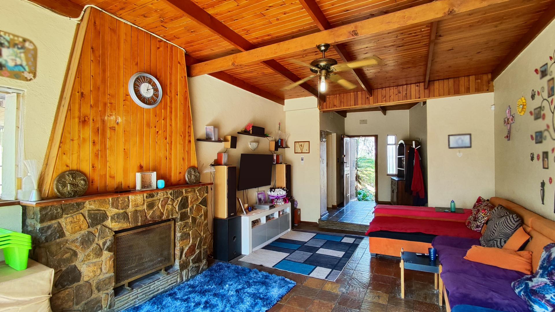 Lounges - 47 square meters of property in Selcourt