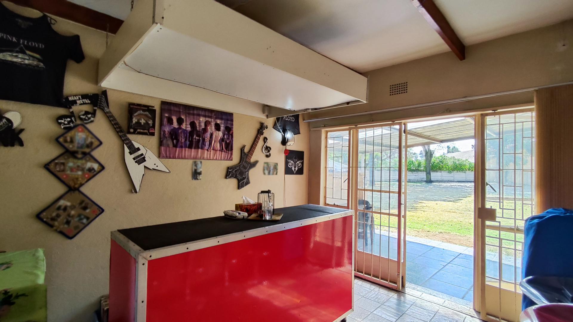 Entertainment - 15 square meters of property in Selcourt