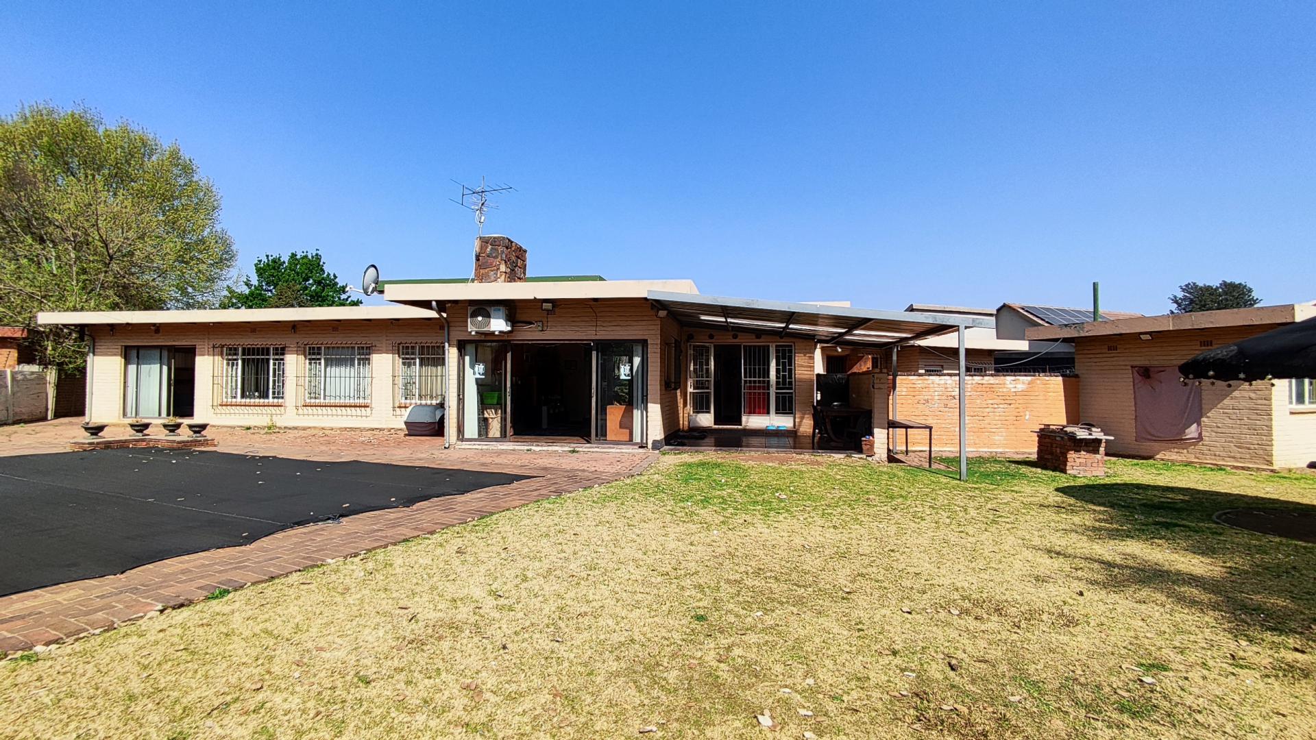 Backyard of property in Selcourt