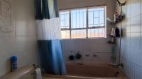 Main Bathroom of property in Selcourt
