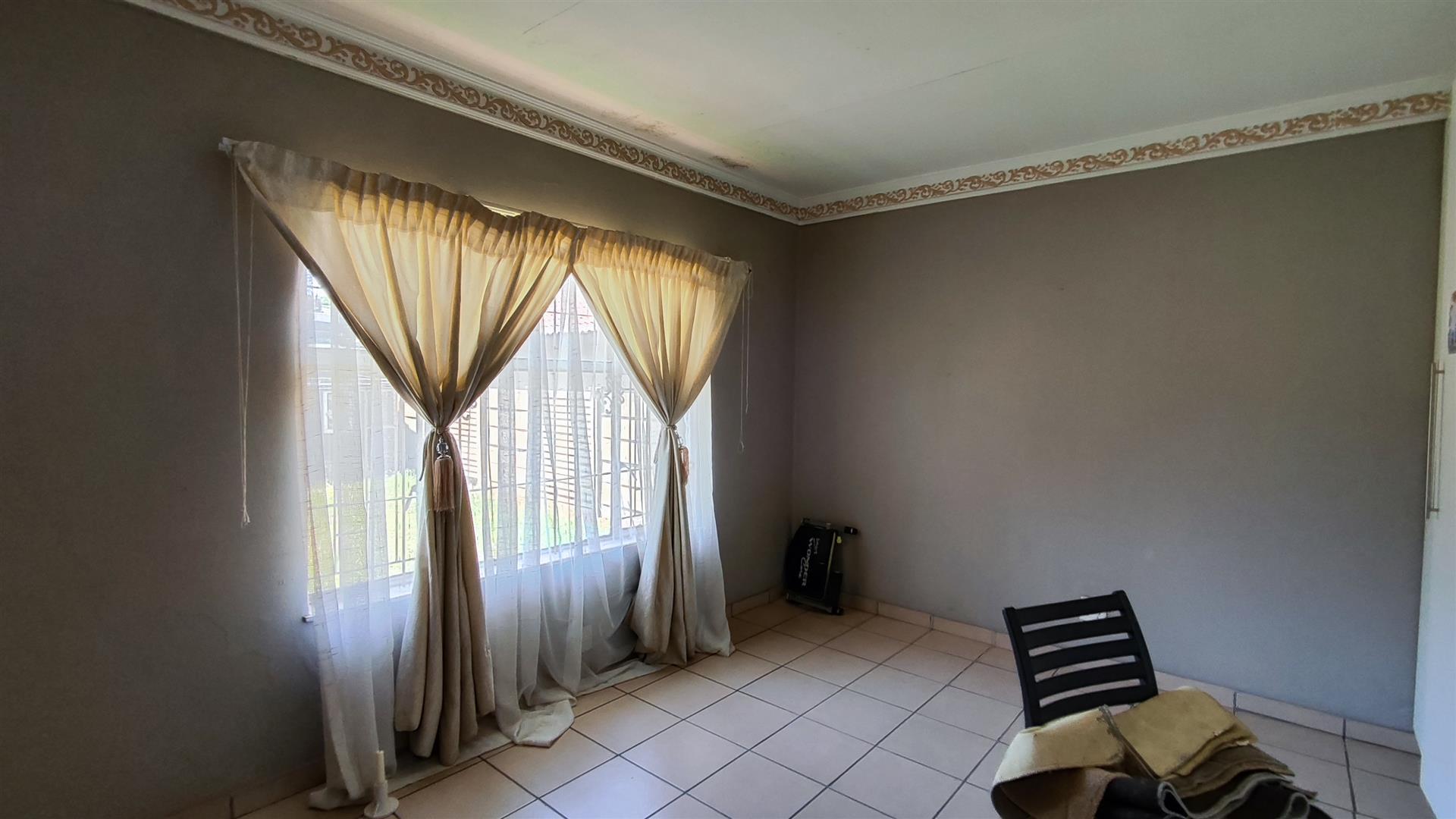 Bed Room 2 - 17 square meters of property in Vanderbijlpark