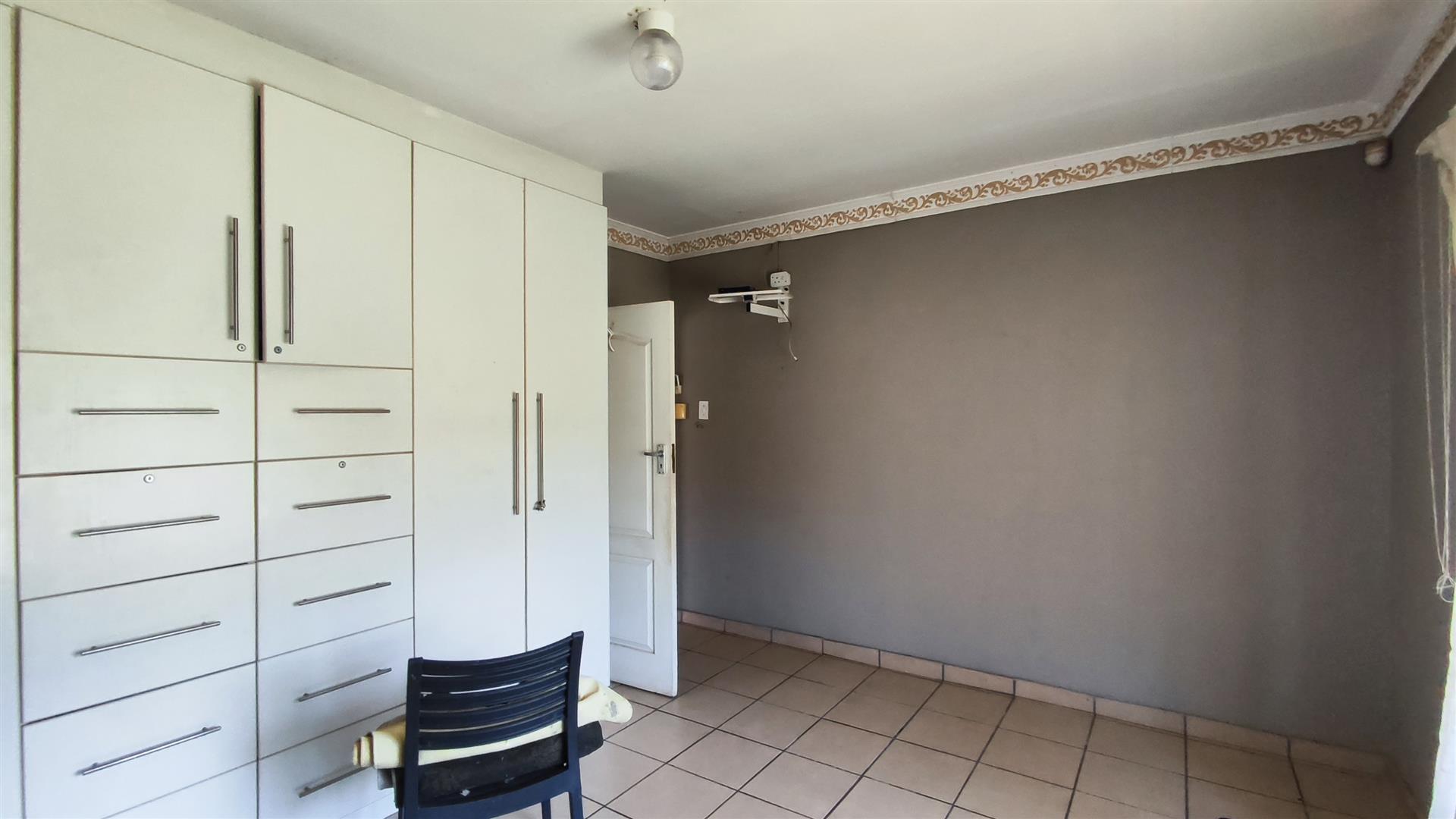 Bed Room 2 - 17 square meters of property in Vanderbijlpark