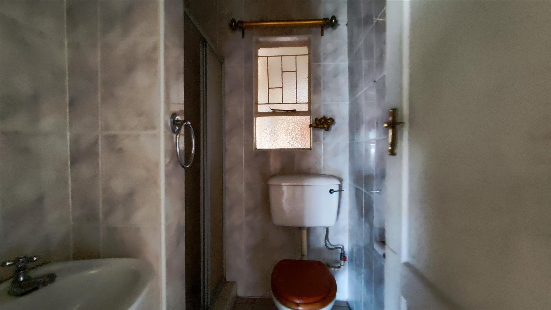 Bathroom 1 - 4 square meters of property in Vanderbijlpark