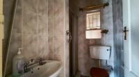 Bathroom 1 - 4 square meters of property in Vanderbijlpark