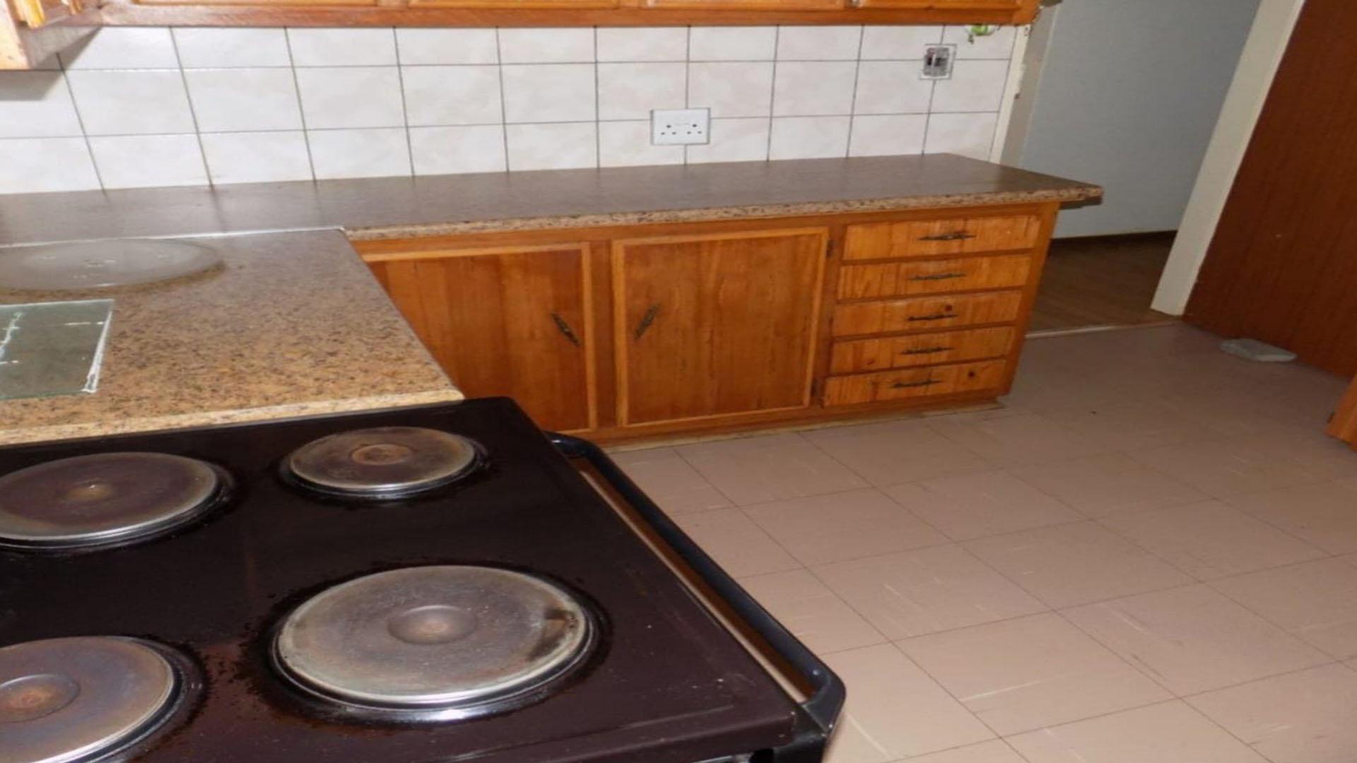 Kitchen of property in Merriespruit