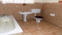 Main Bathroom of property in Merriespruit