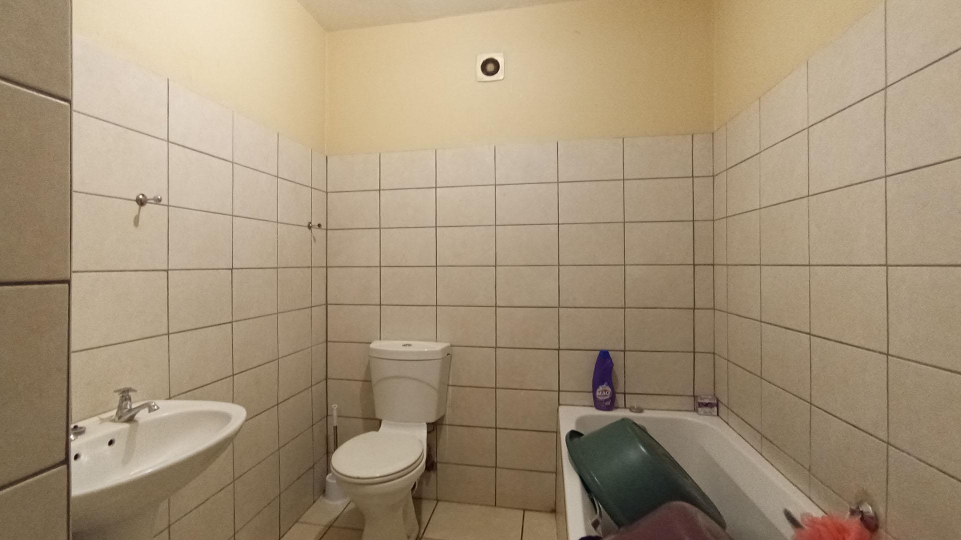 Bathroom 1 - 5 square meters of property in Sunnyside