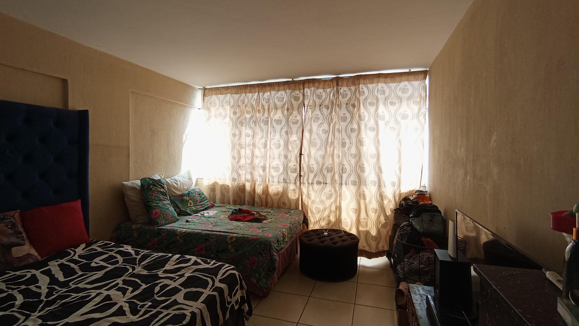 Bed Room 1 - 19 square meters of property in Sunnyside