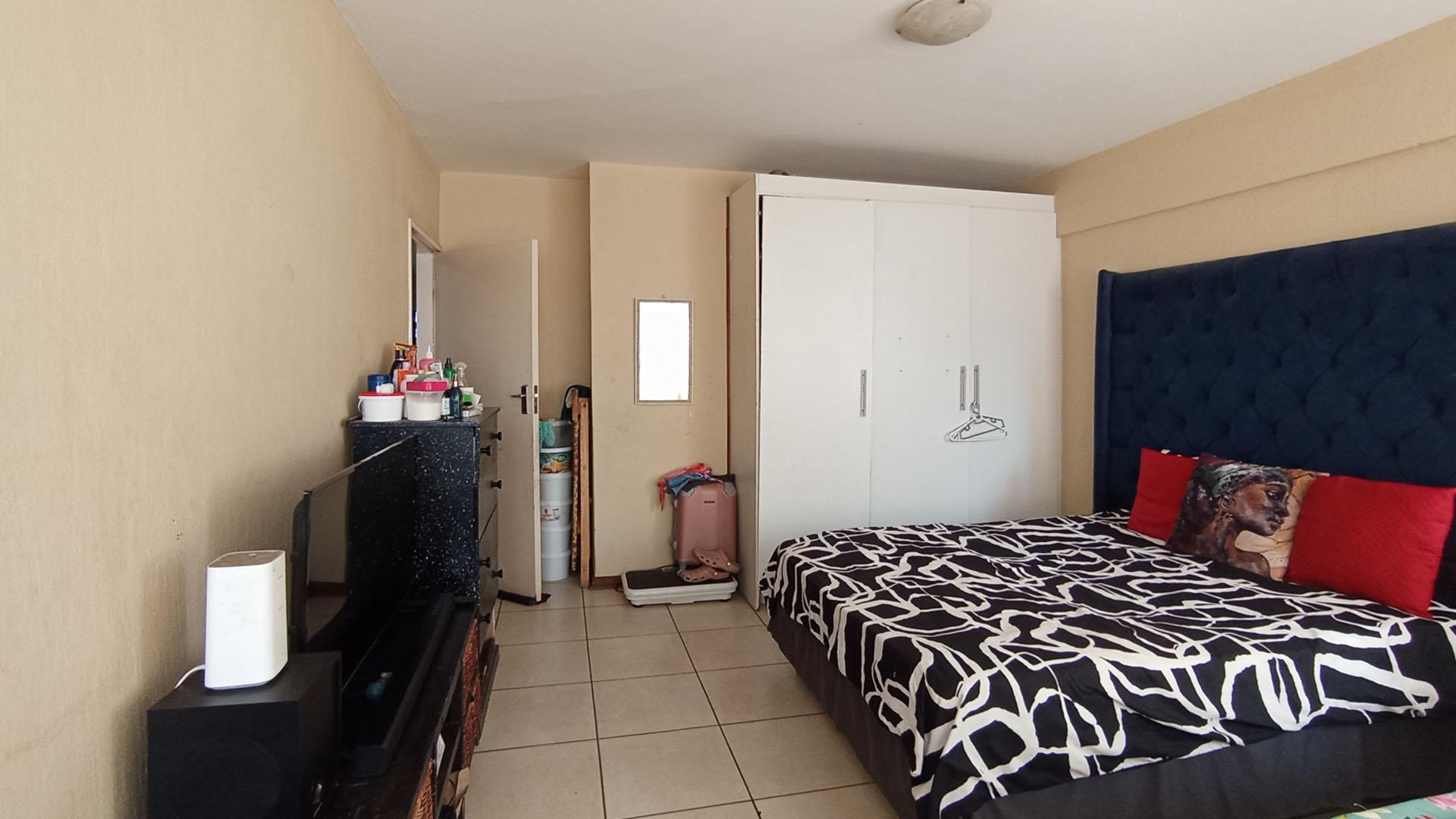 Bed Room 1 - 19 square meters of property in Sunnyside