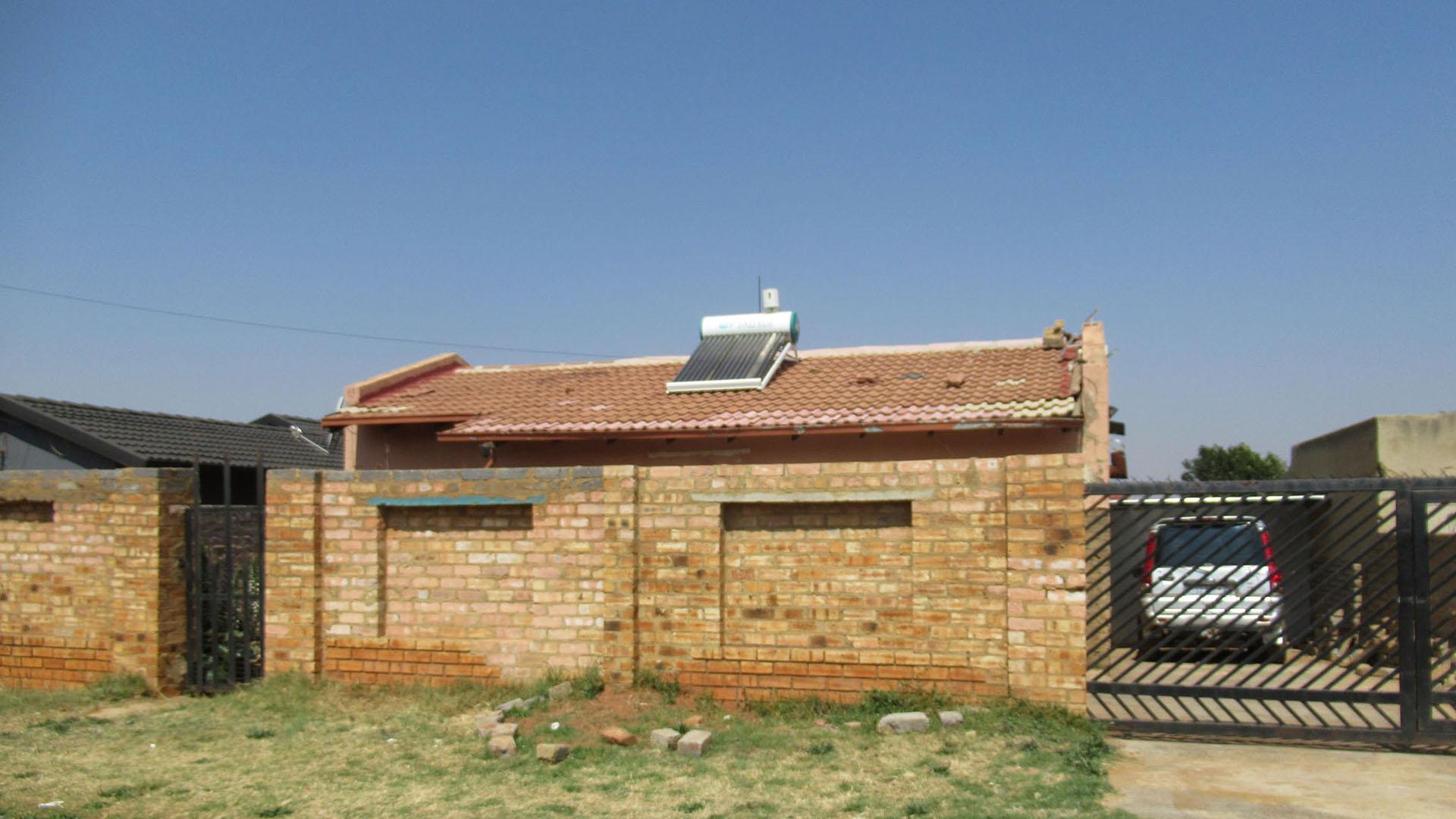 Front View of property in Toekomsrus