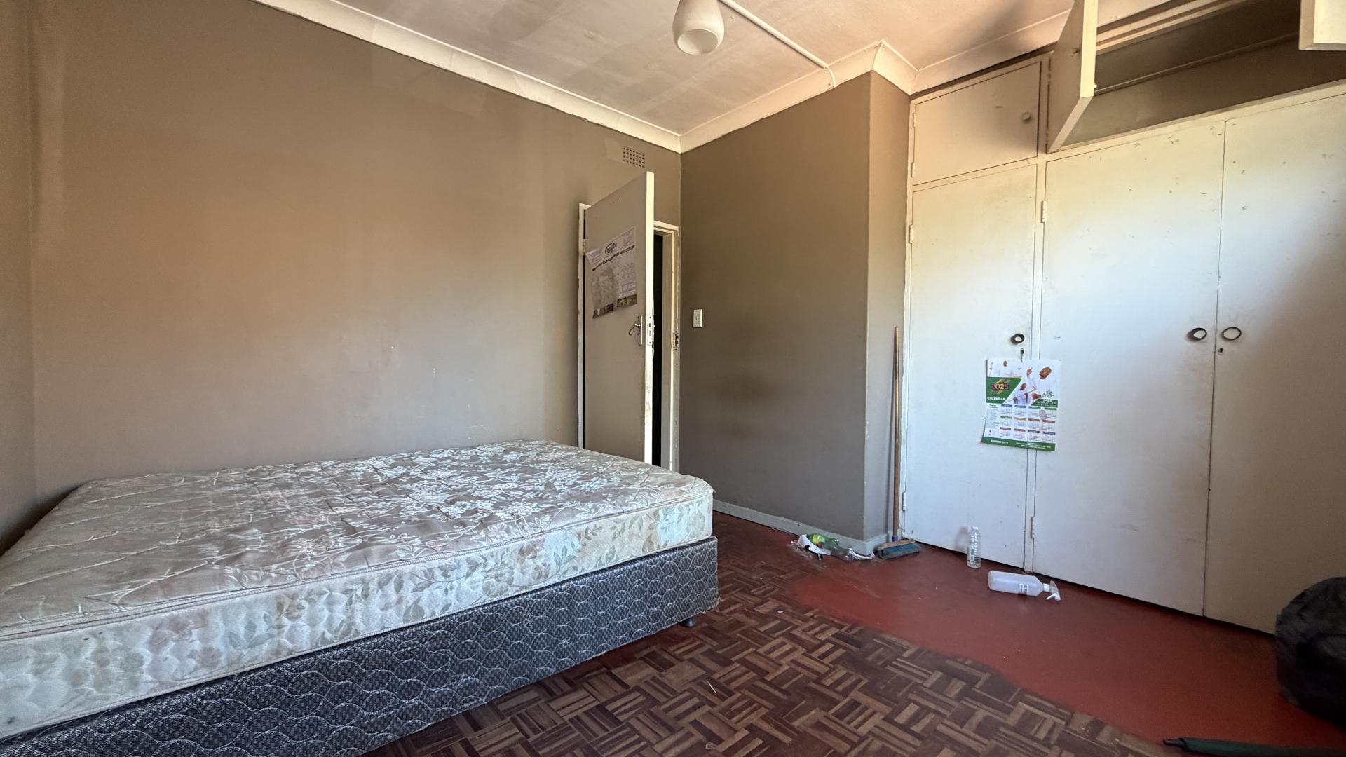 Bed Room 1 - 23 square meters of property in Windsor