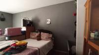 Lounges - 24 square meters of property in Windsor