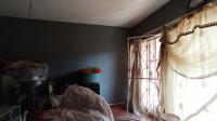 Lounges - 24 square meters of property in Windsor