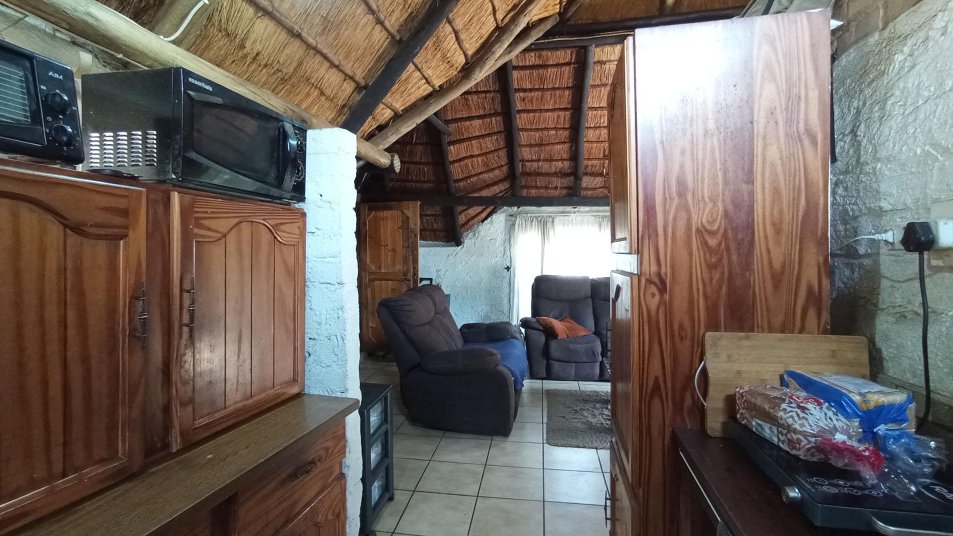 Kitchen - 25 square meters of property in Daspoort