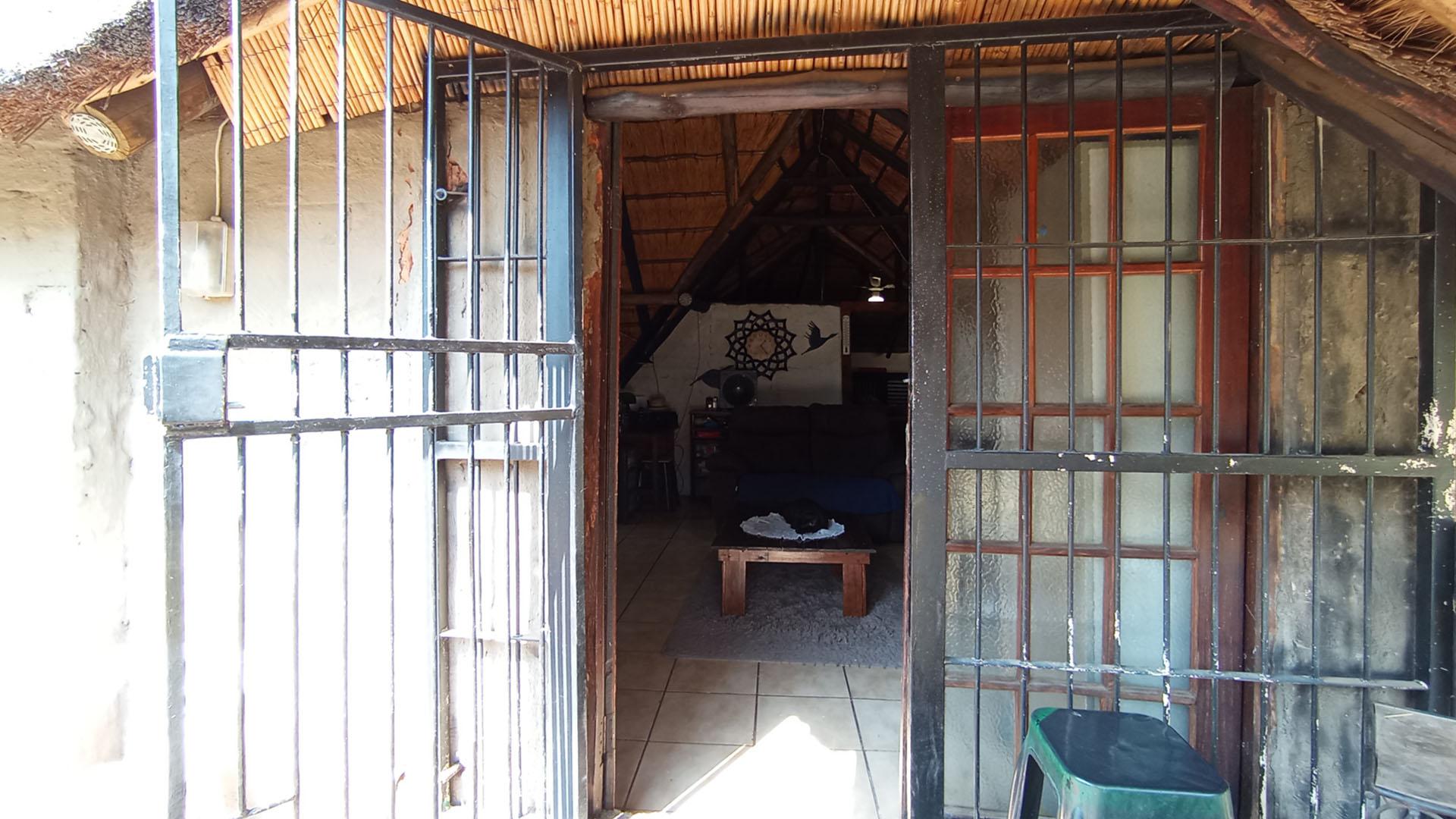 Front View of property in Daspoort