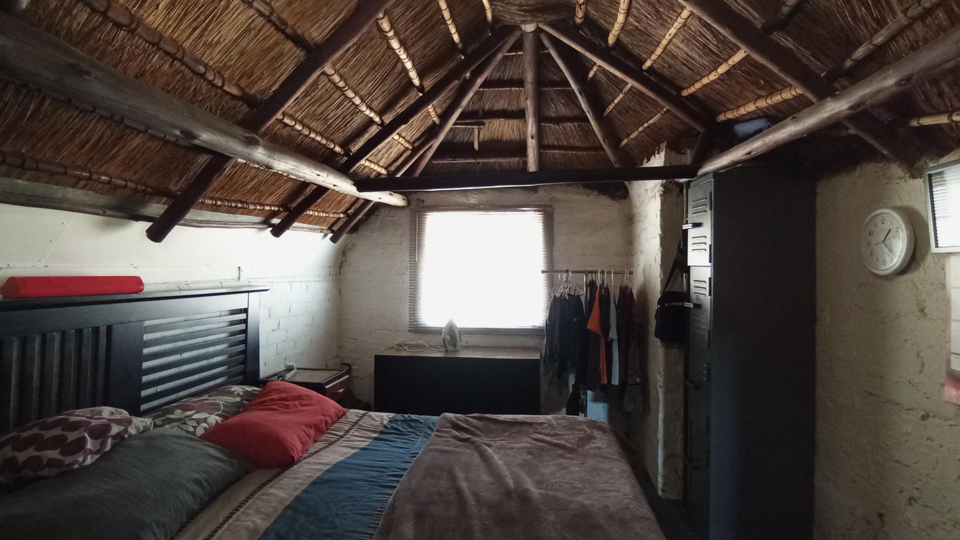 Bed Room 1 - 24 square meters of property in Daspoort