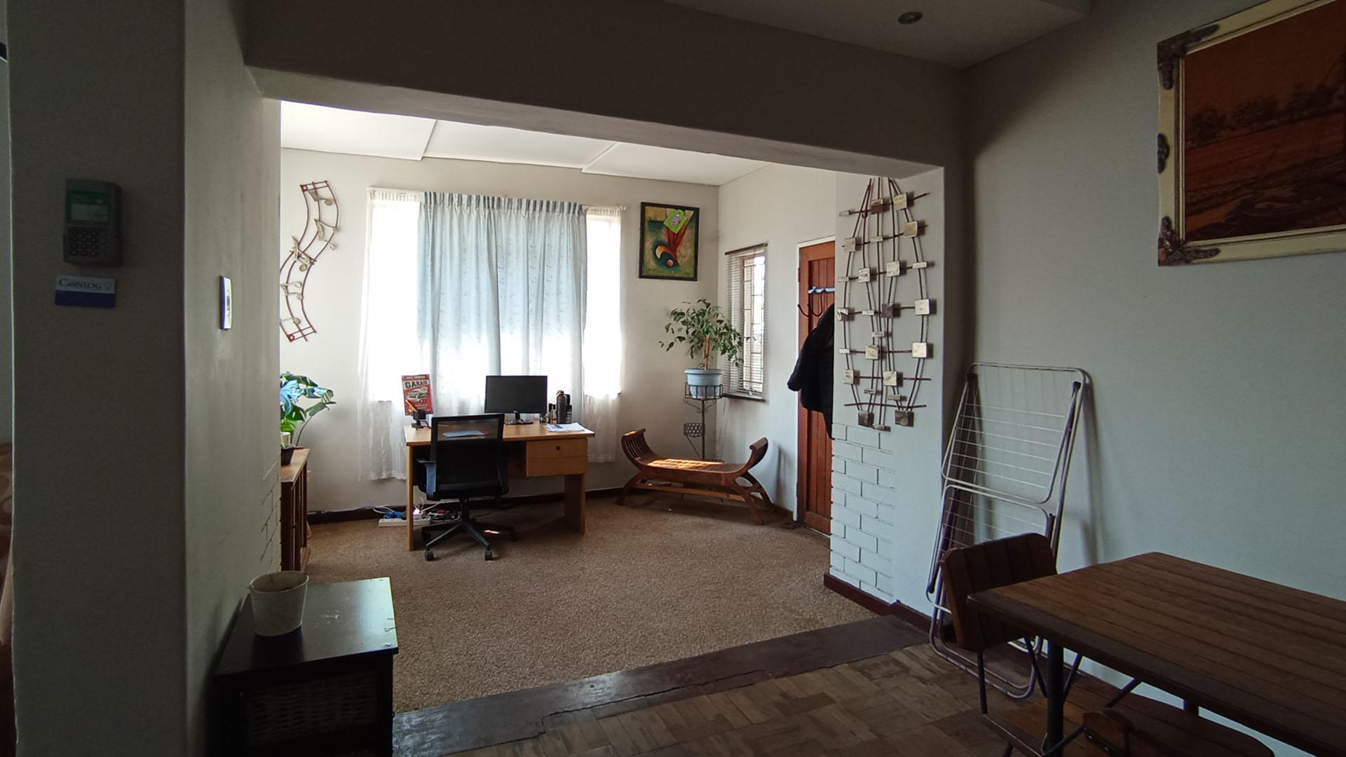 Spaces - 28 square meters of property in Daspoort