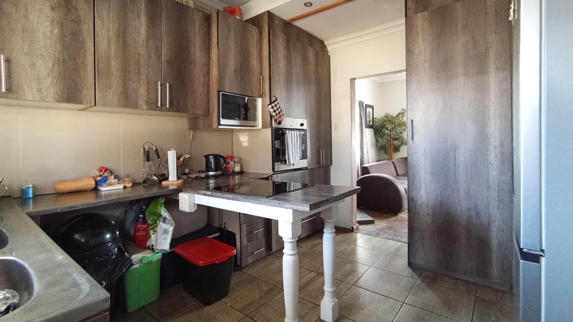 Kitchen - 25 square meters of property in Daspoort