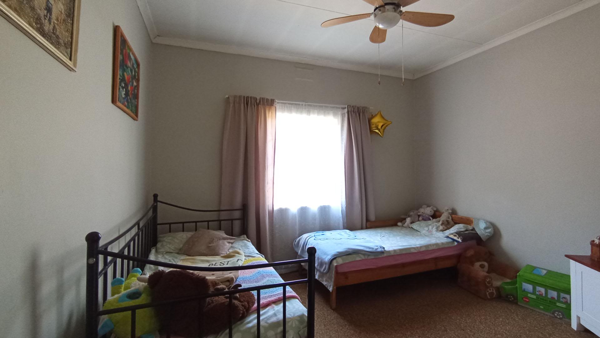 Bed Room 2 - 15 square meters of property in Daspoort