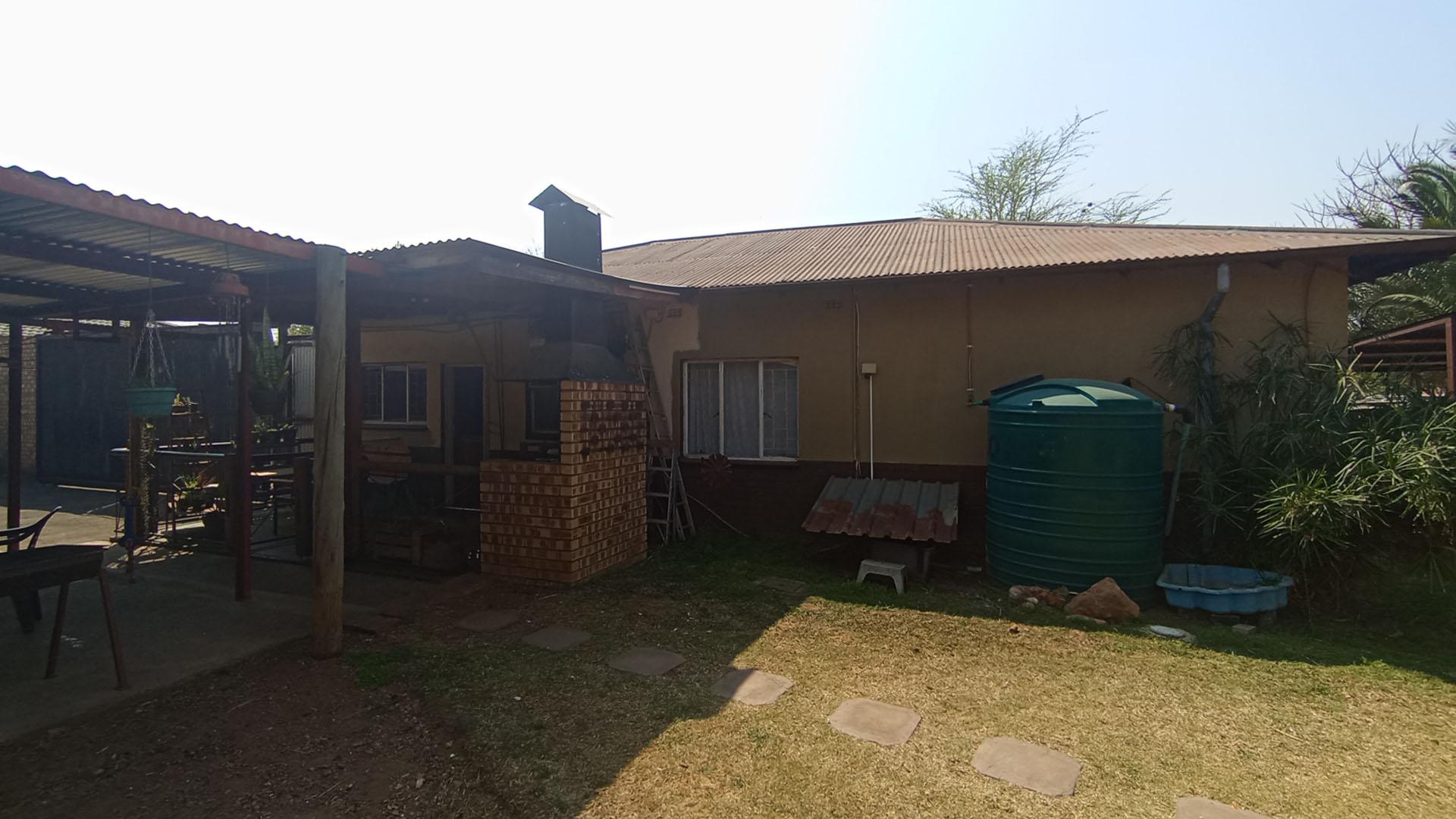 Backyard of property in Daspoort