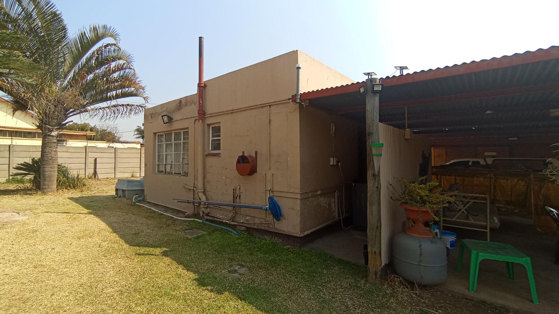 Backyard of property in Daspoort