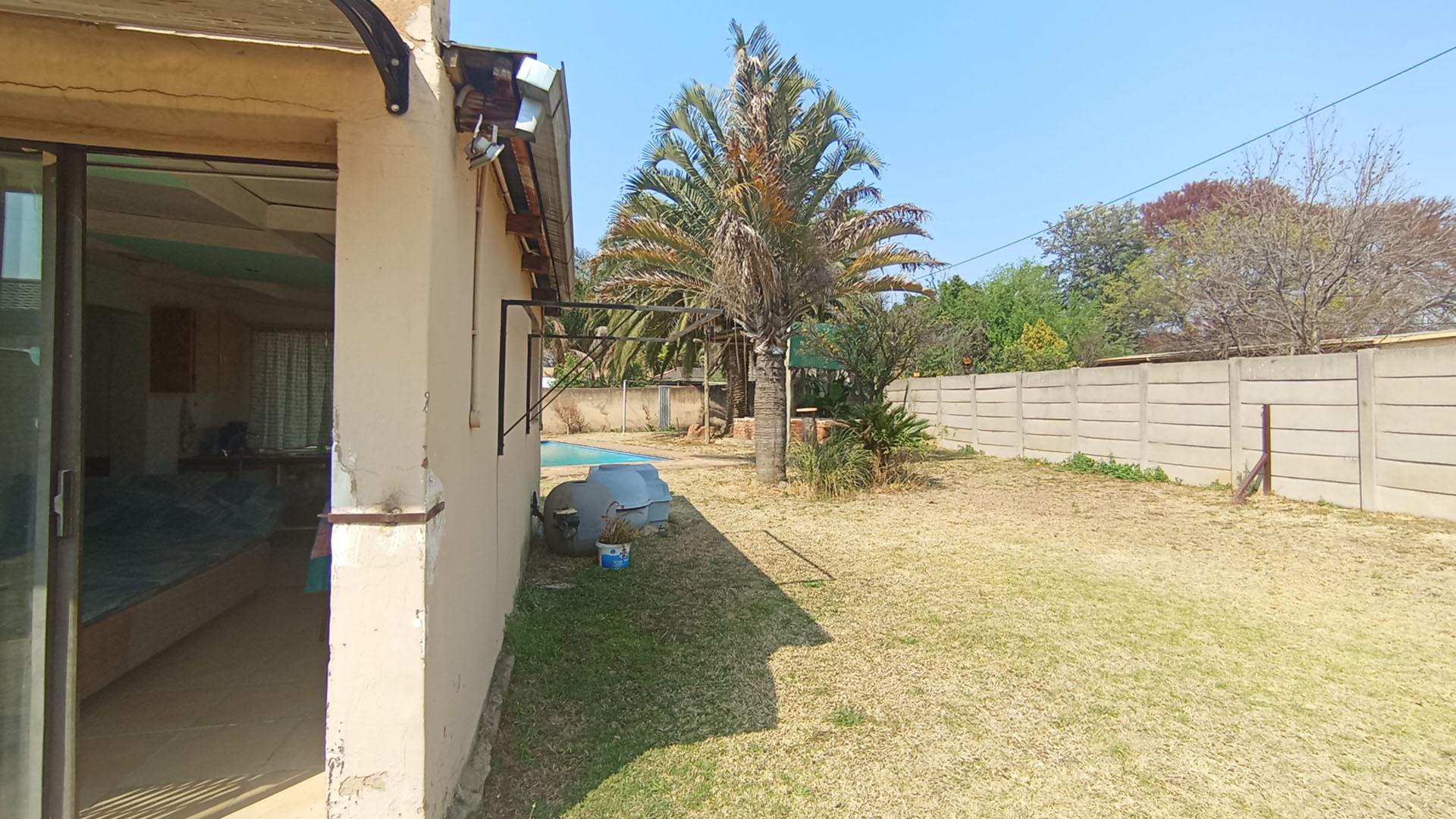 Backyard of property in Daspoort