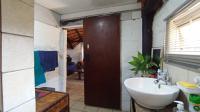 Bathroom 1 - 16 square meters of property in Daspoort