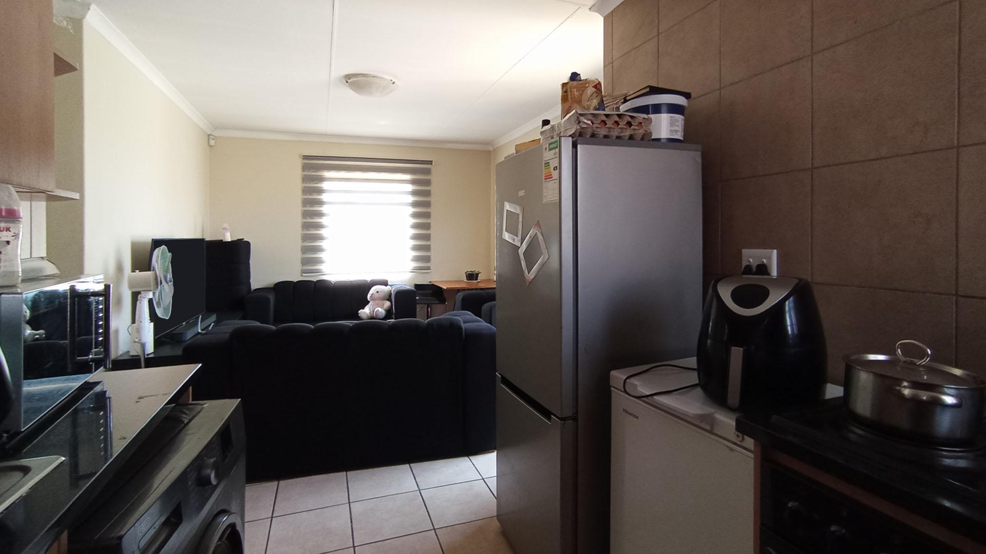 Kitchen - 6 square meters of property in Olievenhoutbos