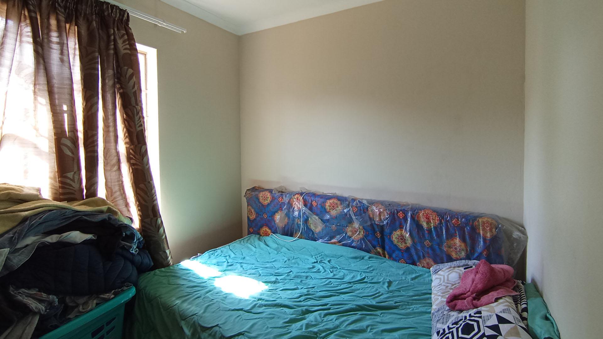 Bed Room 2 - 7 square meters of property in Olievenhoutbos