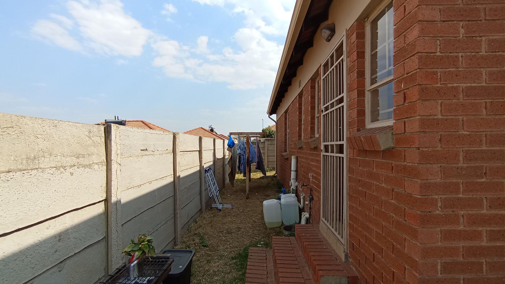 Backyard of property in Olievenhoutbos