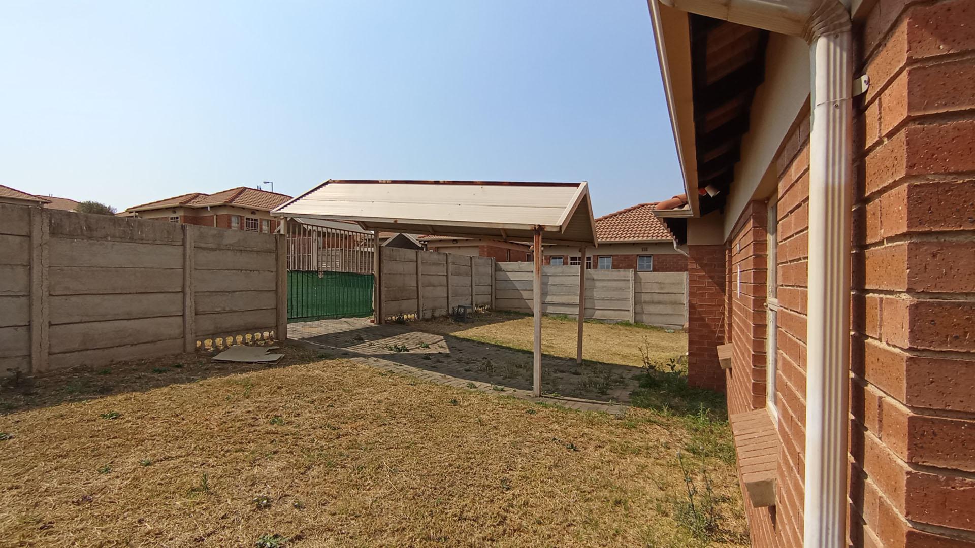 Front View of property in Olievenhoutbos