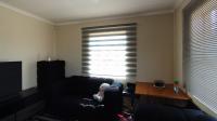Lounges - 14 square meters of property in Olievenhoutbos