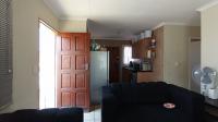 Lounges - 14 square meters of property in Olievenhoutbos