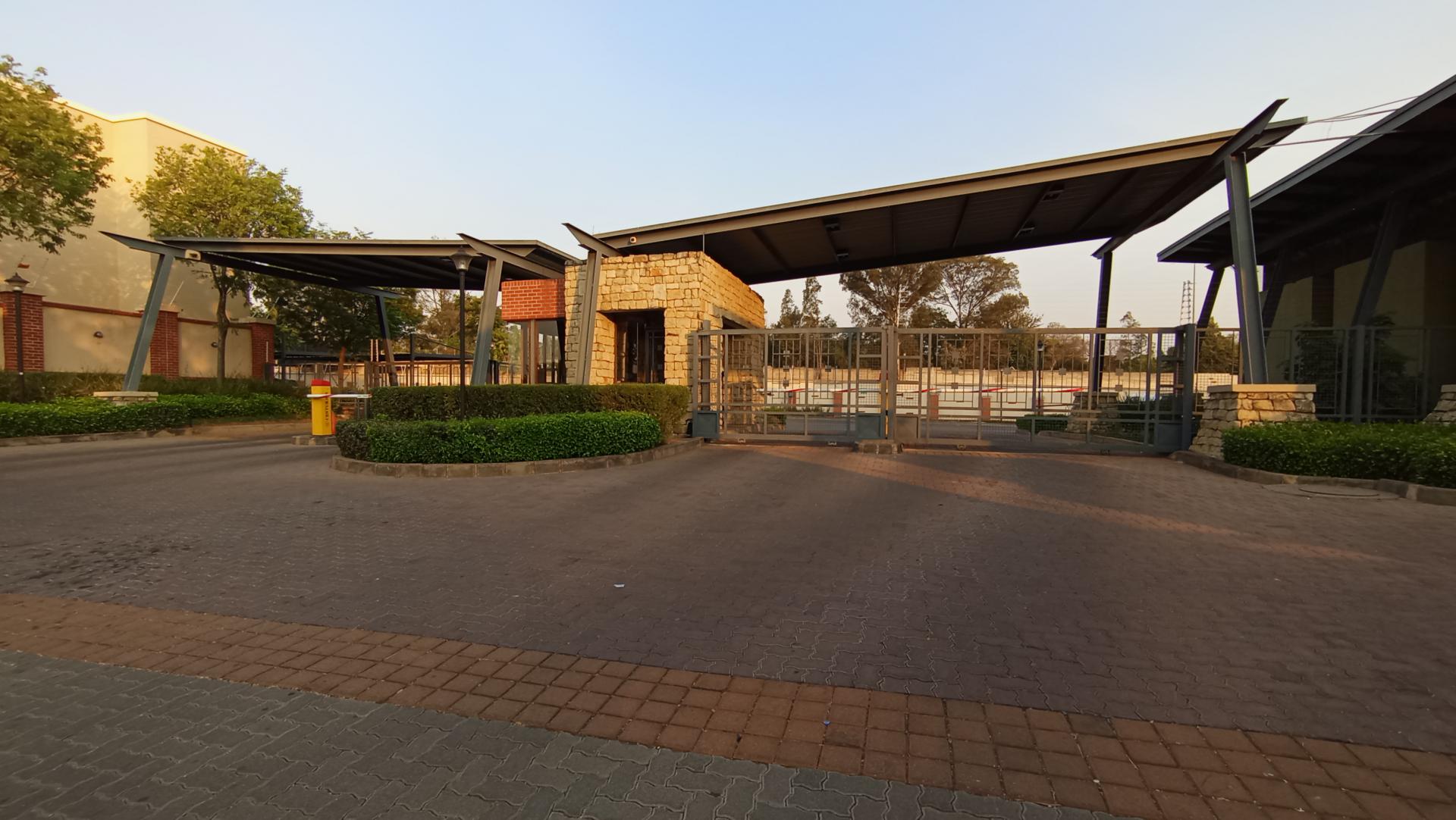 Front View of property in Douglasdale