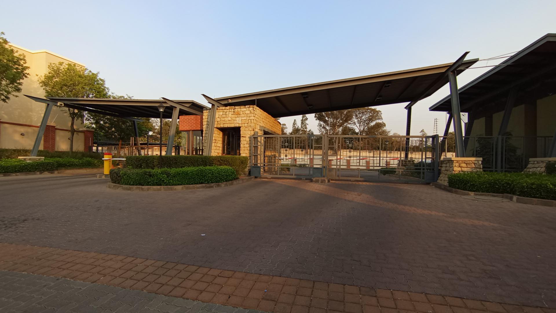 Front View of property in Douglasdale
