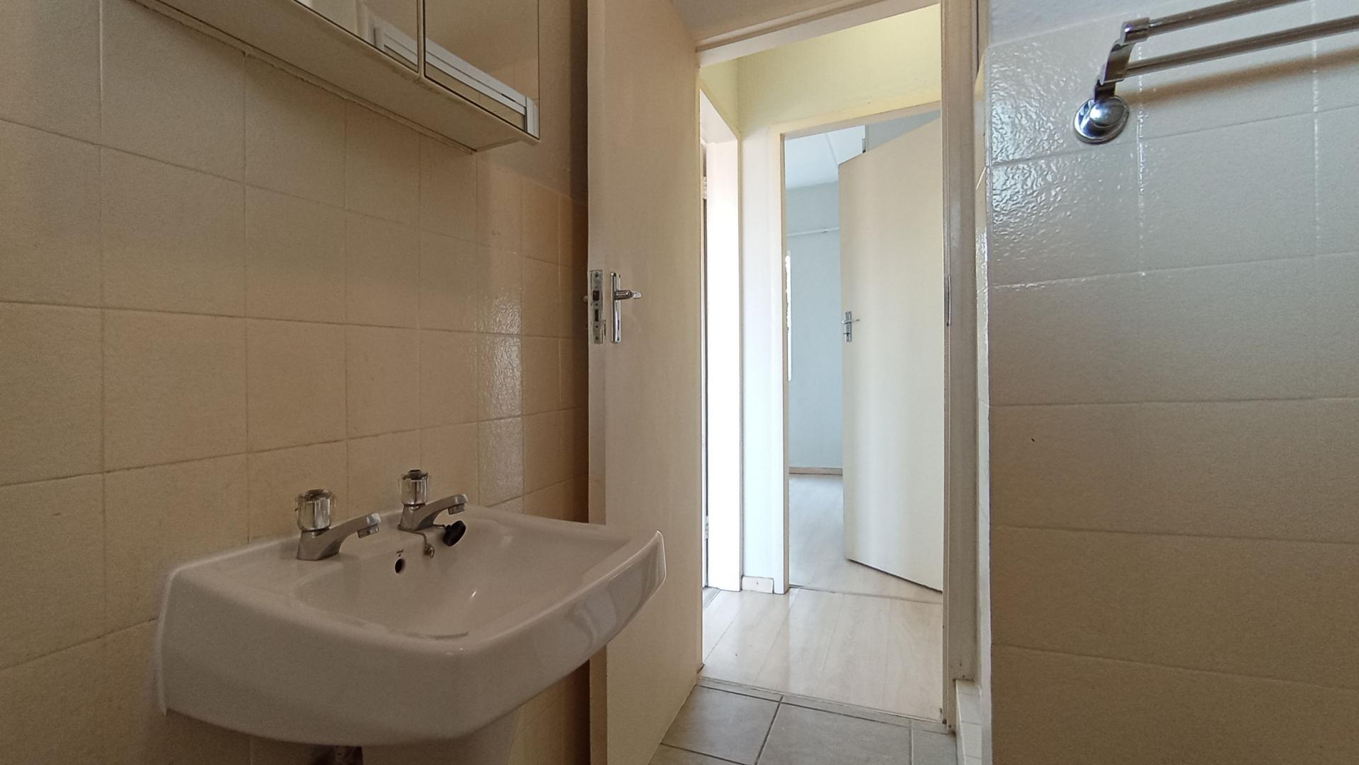 Bathroom 1 - 6 square meters of property in Northwold