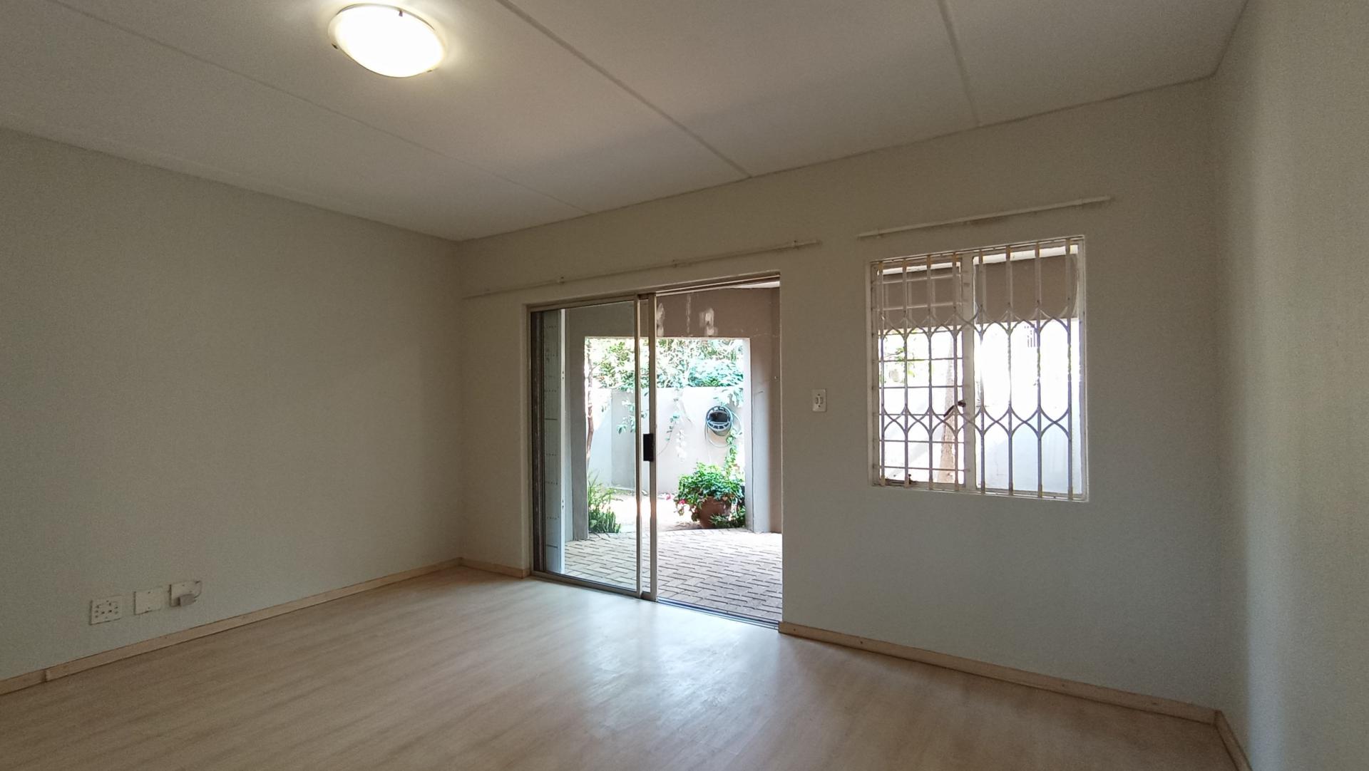 Lounges - 20 square meters of property in Northwold