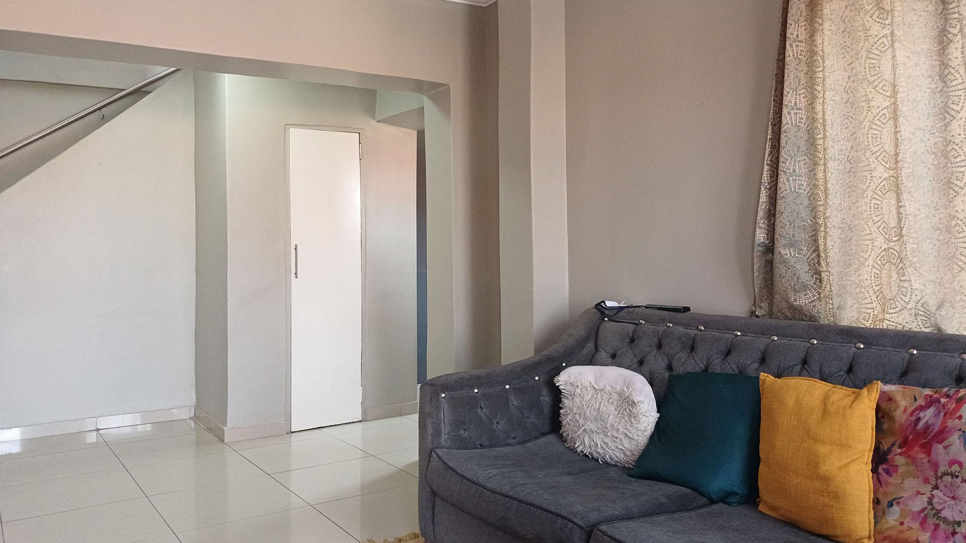 Lounges - 58 square meters of property in Munsieville