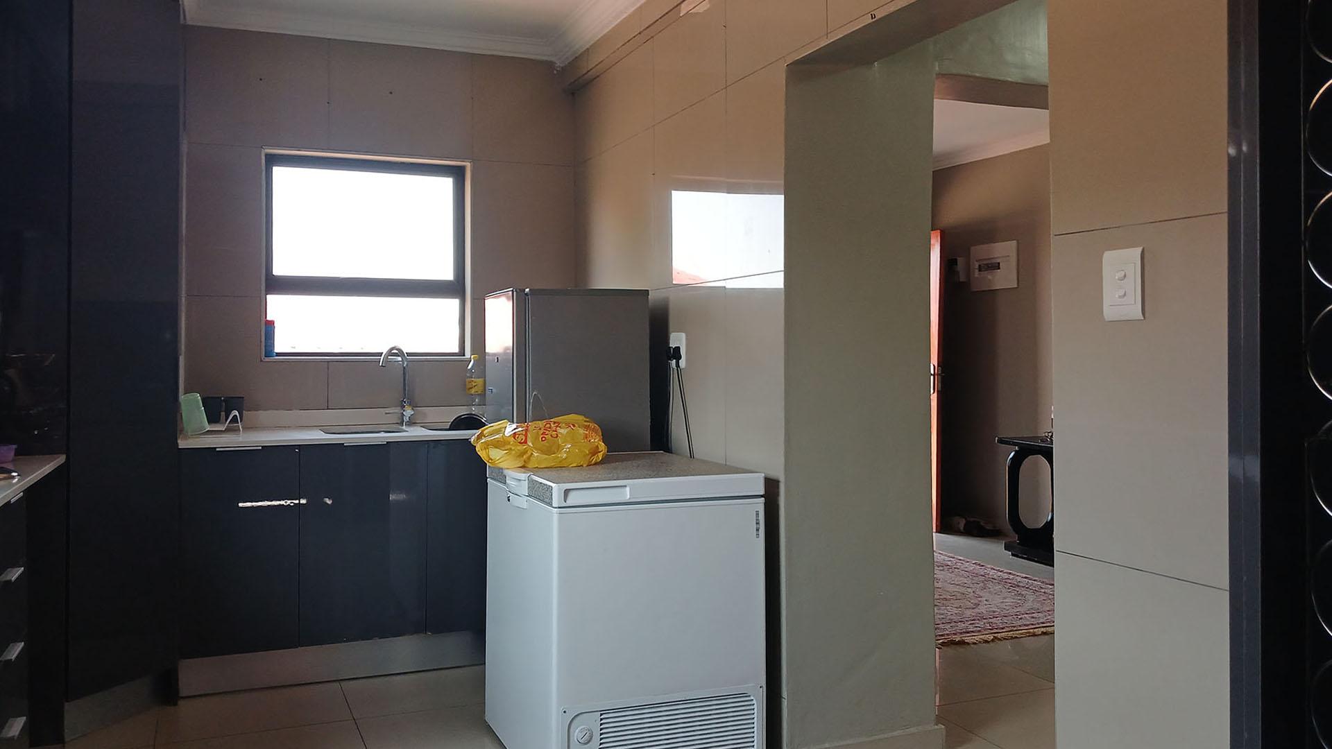 Kitchen - 15 square meters of property in Munsieville