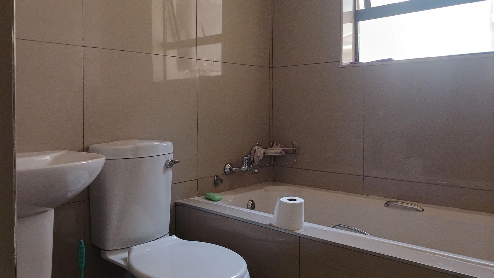 Bathroom 1 - 5 square meters of property in Munsieville